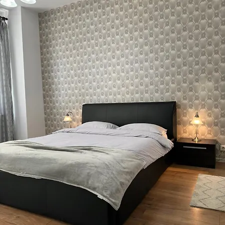Ada'S Luxury Apartament&Studio - Old City Braşov Esterno foto